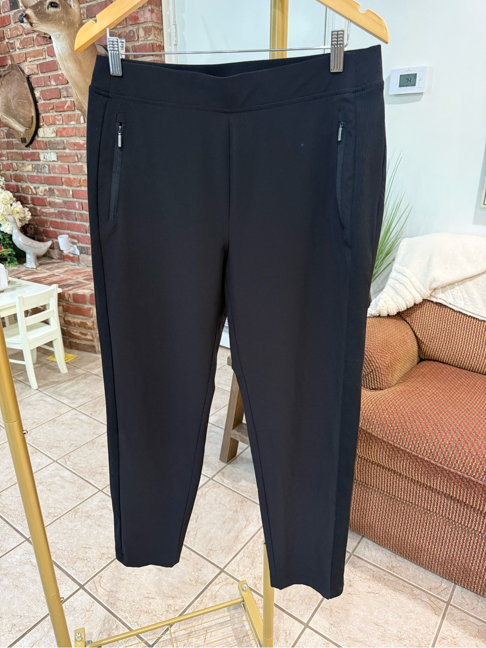 Chico’s Size 1R Black Stretch Ankle Pants Zip Pockets